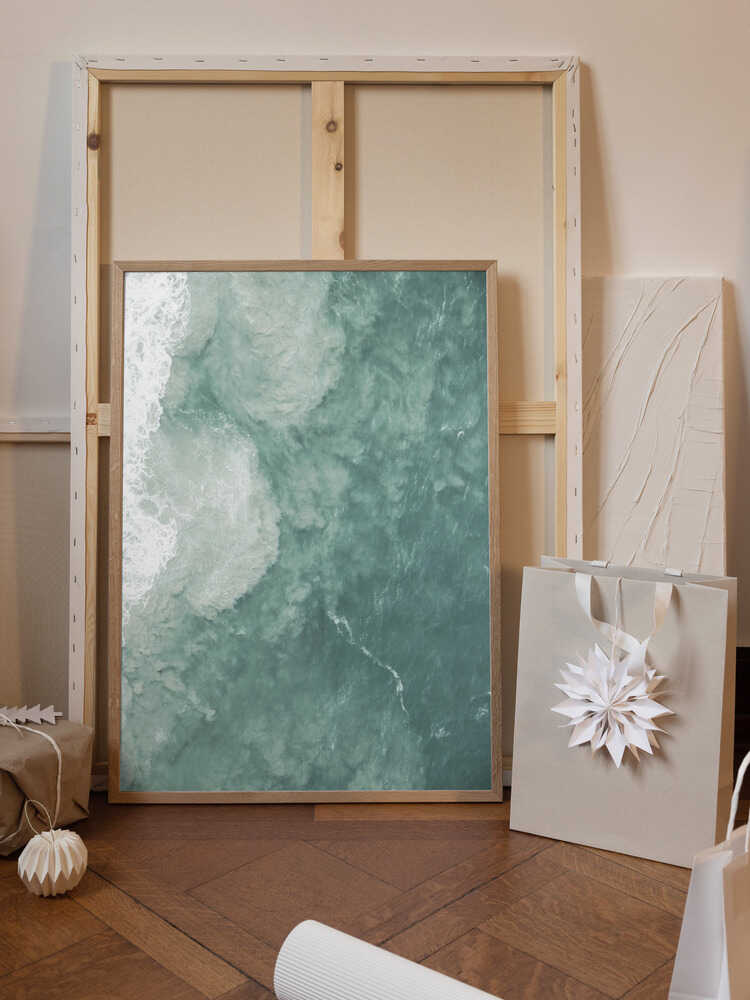 Ocean&#039;s Gentle Swirl